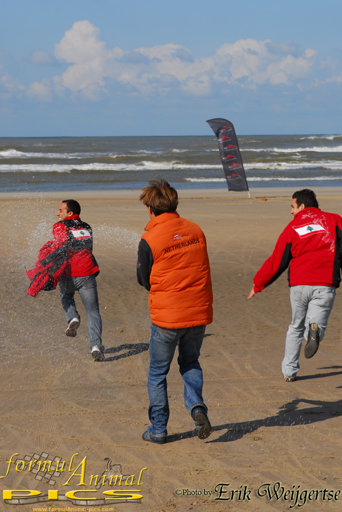 663x1001 pixels (277K)