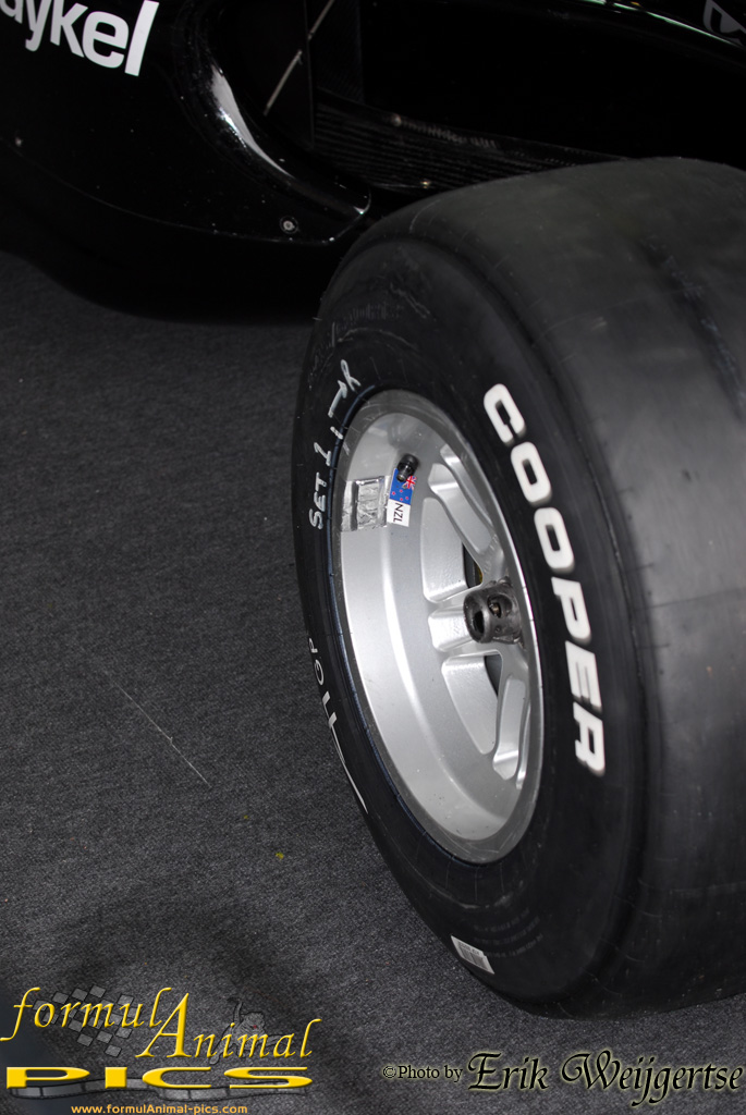 663x1001 pixels (229K)