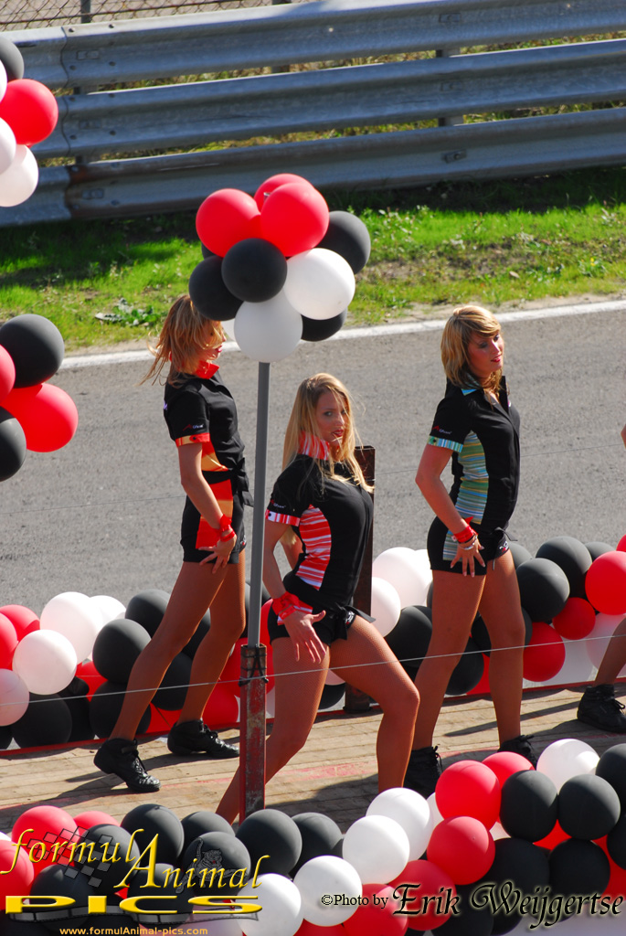 663x1001 pixels (325K)