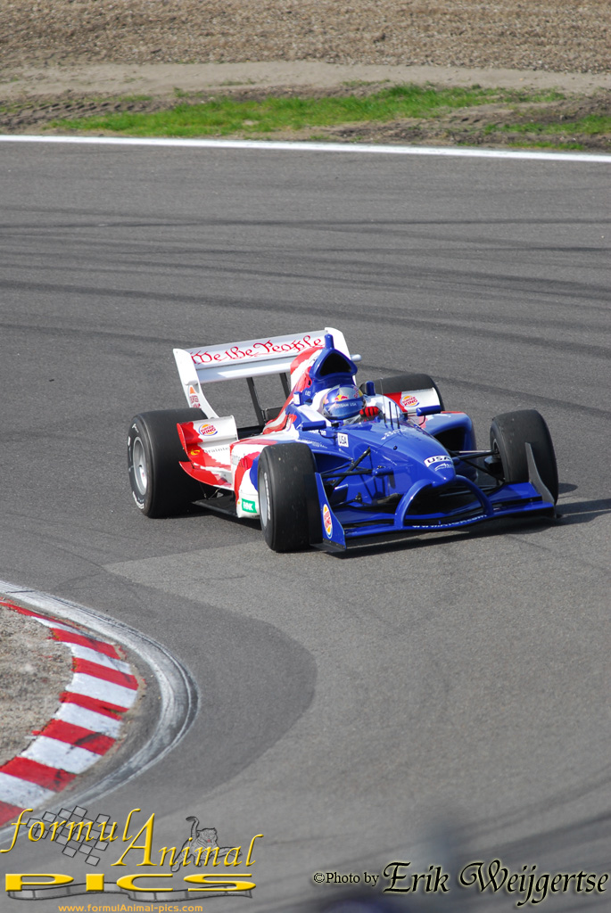 663x1001 pixels (302K)