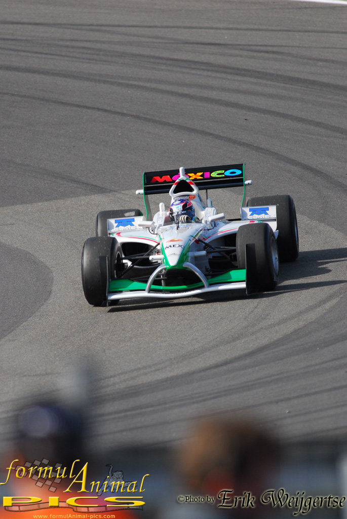 663x1001 pixels (244K)