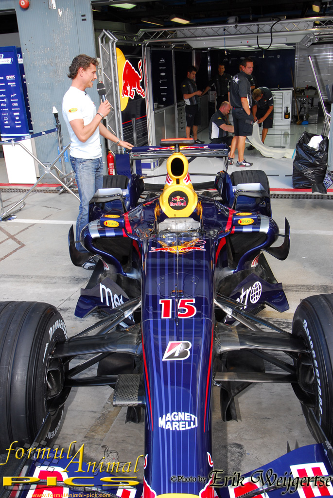 663x1001 pixels (403K)