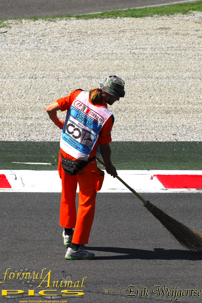 663x1001 pixels (402K)